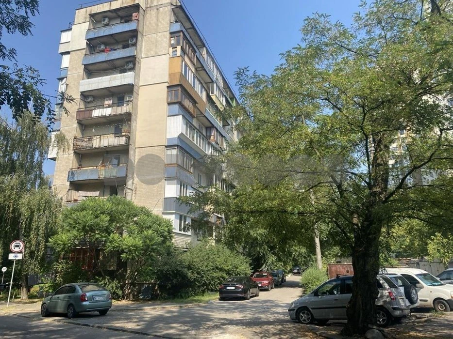 1-room apartment for sale with renovation. Beresteyska. Sikorsky