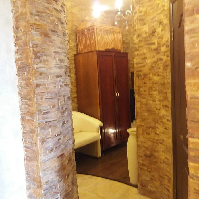 Продам 2х ком.кв с большой террасой в центре.