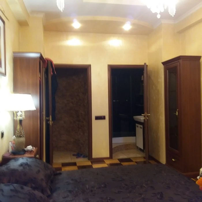 Продам 2х ком.кв с большой террасой в центре.