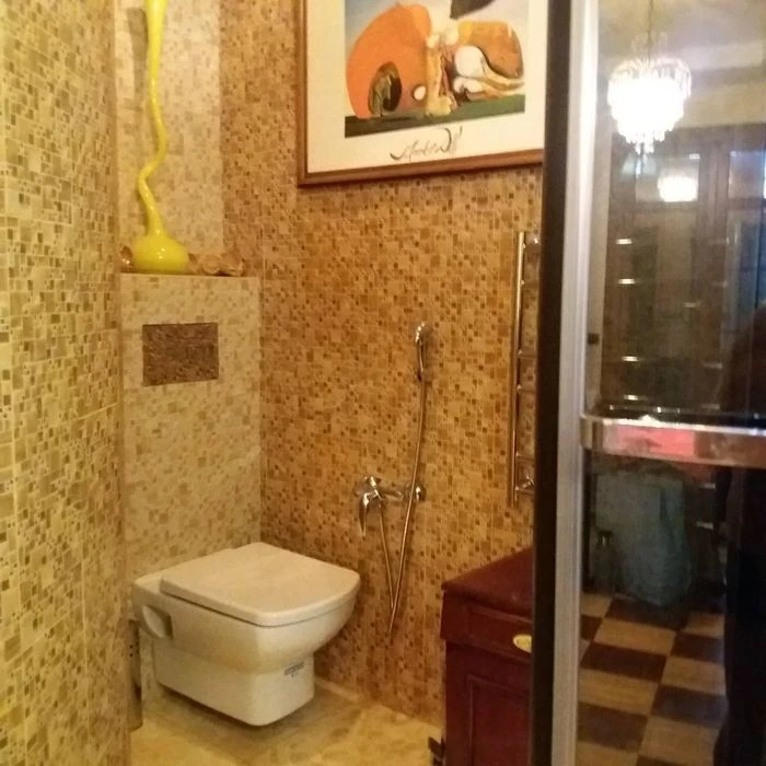 Продам 2х ком.кв с большой террасой в центре.