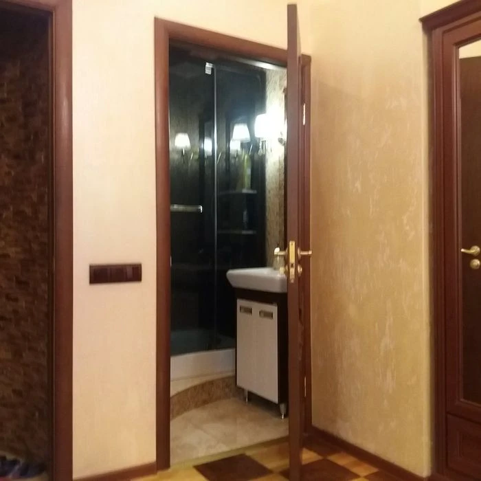 Продам 2х ком.кв с большой террасой в центре.