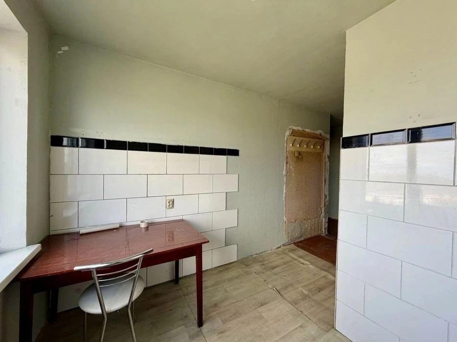 Продам 3-х. комнатную кв-ру, м. Г. Днепра 9 мин., ул. Озерна