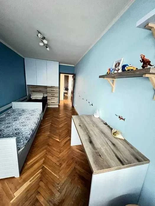 Selling a 3-room apartment, 68 m2, Levada metro station, Center, Gym