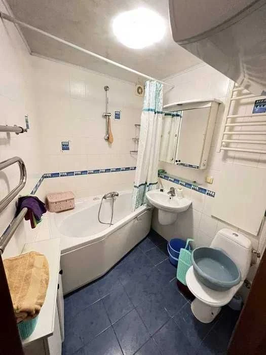 Selling a 3-room apartment, 68 m2, Levada metro station, Center, Gym