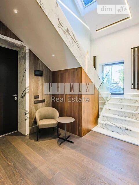 Sale of 6-room apartment 274 sq. m. on Akademika Bogomoletsa 7/