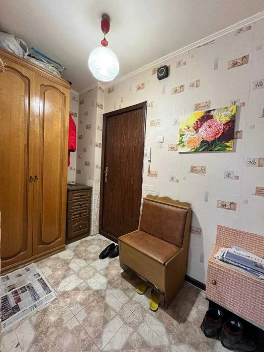 One-room apartment for sale on Garibaldi Street