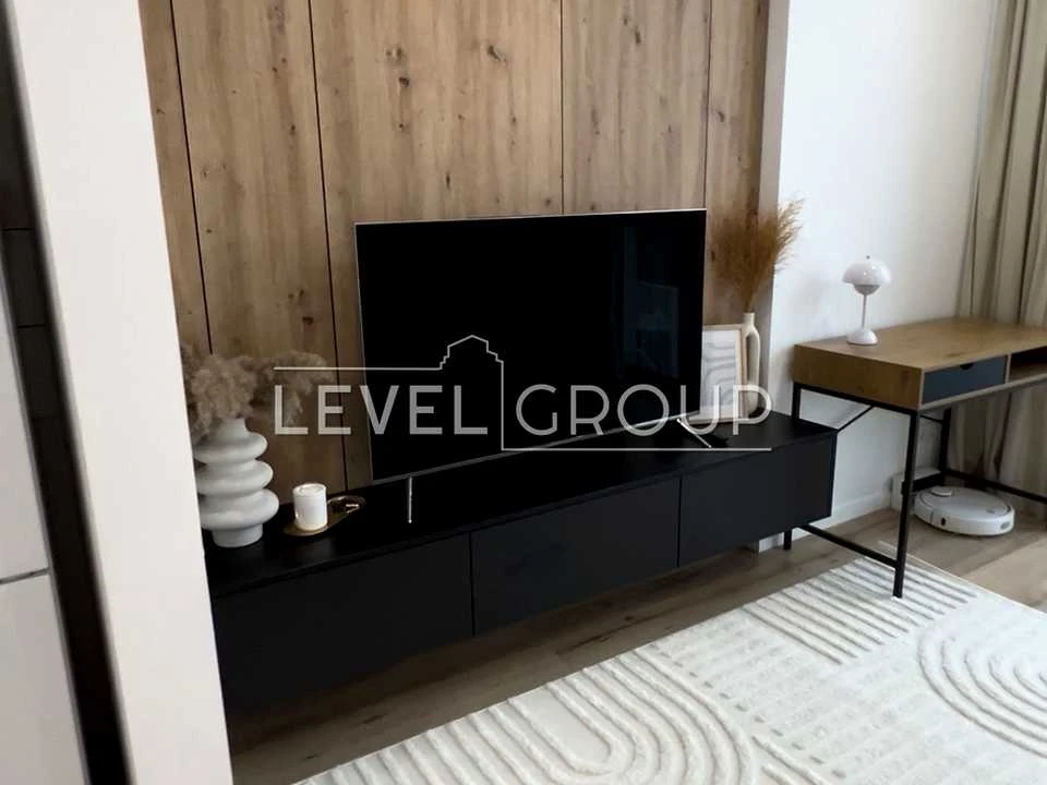 Apartment. Kyiv, Salyutna St., 2k
