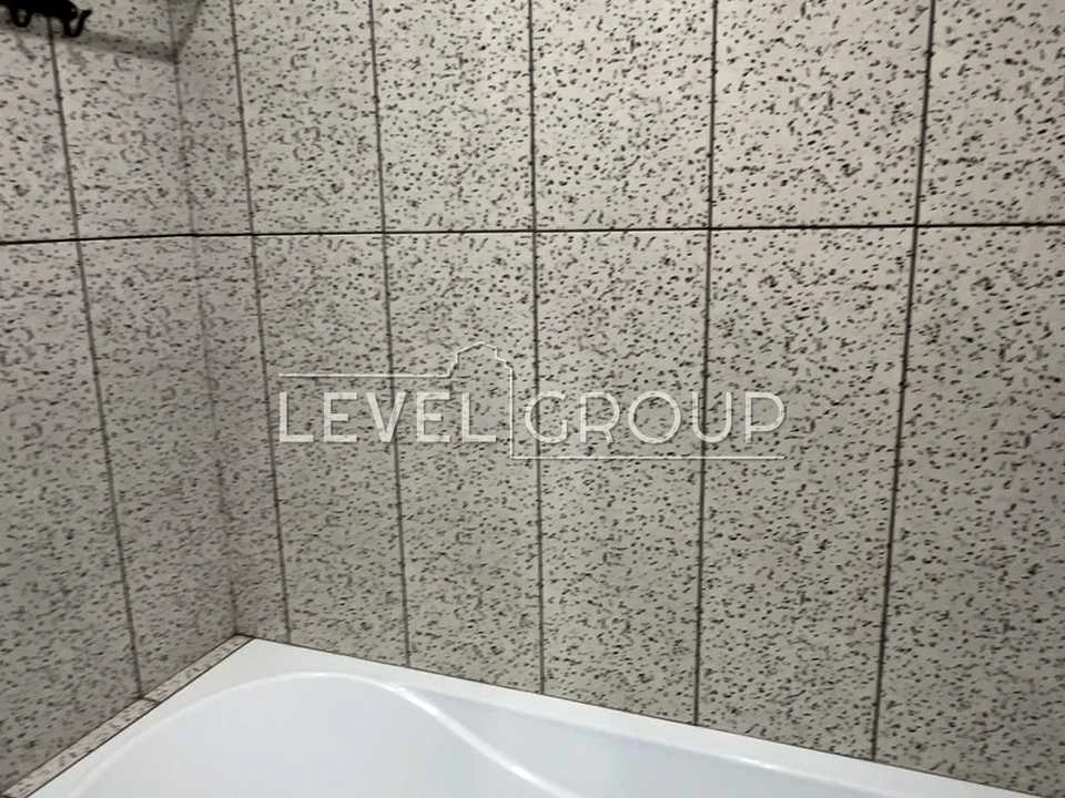 Apartment. Kyiv, Salyutna St., 2k