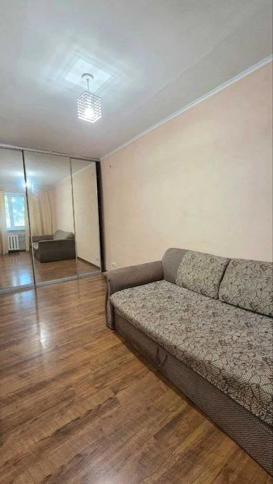 Продаж 2 к квартири вул. Криворізька 16 А