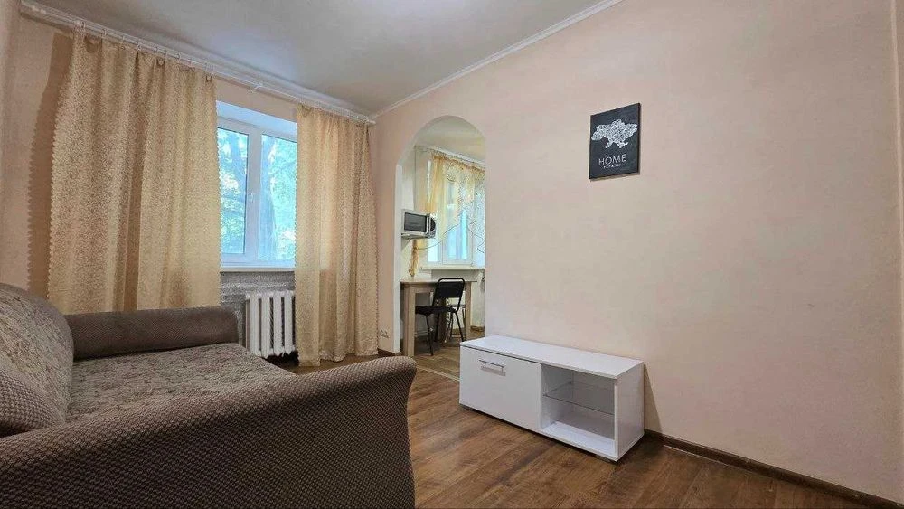 Продаж 2 к квартири вул. Криворізька 16 А