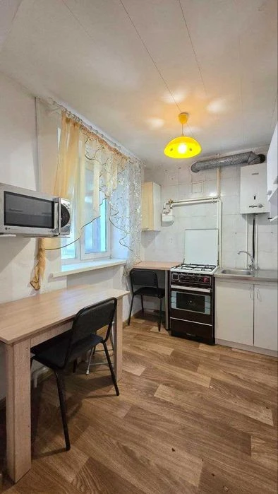 Продаж 2 к квартири вул. Криворізька 16 А
