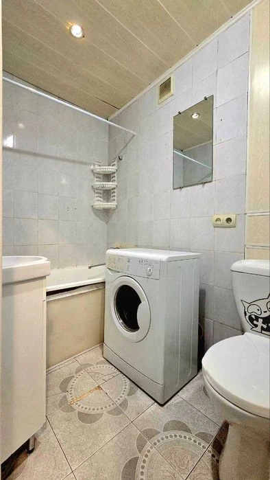 Продаж 2 к квартири вул. Криворізька 16 А