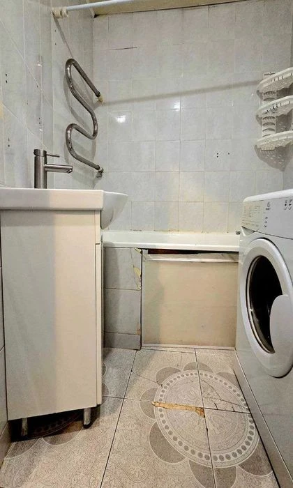 Продаж 2 к квартири вул. Криворізька 16 А