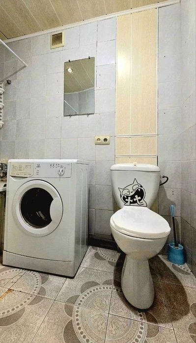 Продаж 2 к квартири вул. Криворізька 16 А