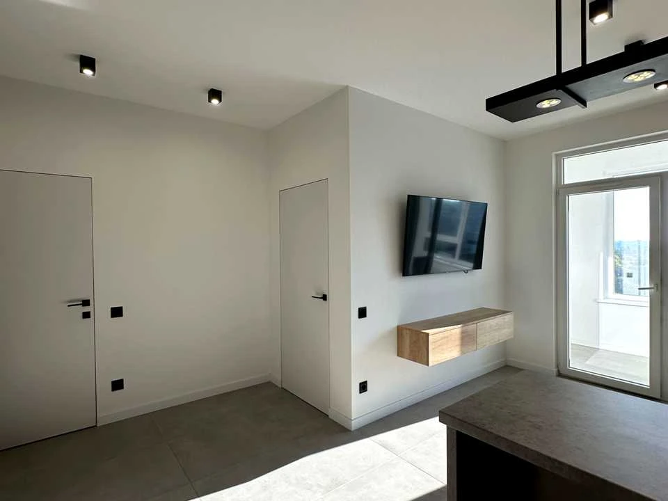 Apartment. Lviv, Kulparkivska St., (House)