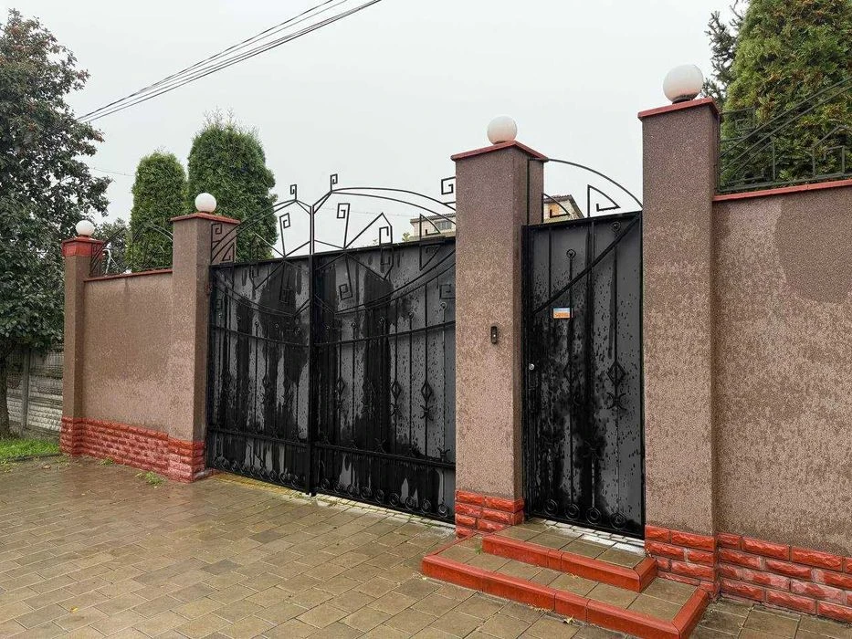 Sale of a 3-storey building on Yakov Shepelya St. (8281)