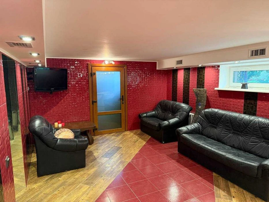 Sale of a 3-storey building on Yakov Shepelya St. (8281)