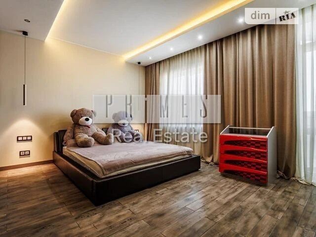 Sale of 3-room apartment 122 sq. m. on Mykola Mikhnovsky Blvd. 14-