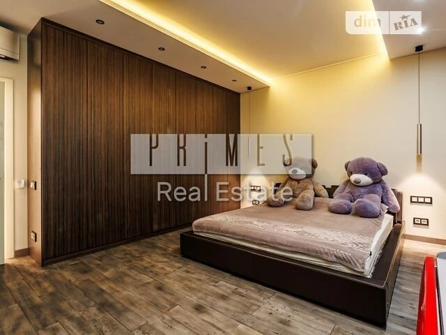 Sale of 3-room apartment 122 sq. m. on Mykola Mikhnovsky Blvd. 14-