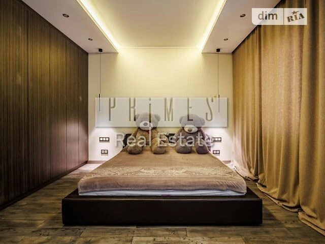 Sale of 3-room apartment 122 sq. m. on Mykola Mikhnovsky Blvd. 14-