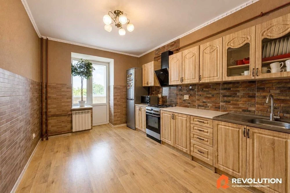 No commission. 3-room apartment for sale 91.2m2, Khmelnytska St., 10