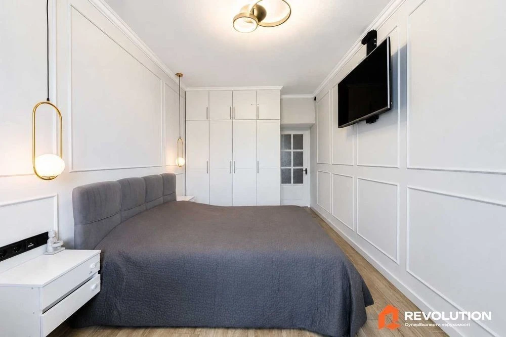 No commission. 3-room apartment for sale 91.2m2, Khmelnytska St., 10