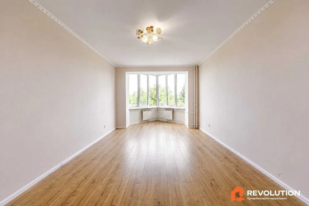 No commission. 3-room apartment for sale 91.2m2, Khmelnytska St., 10