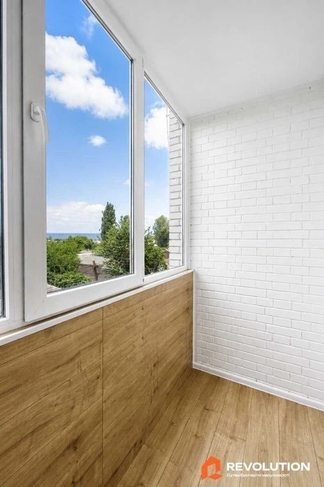 No commission. 3-room apartment for sale 91.2m2, Khmelnytska St., 10