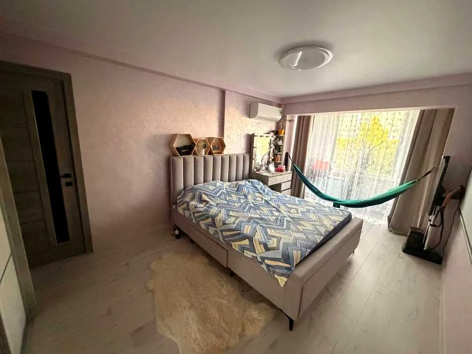 Apartment. Kyiv, Romana Ratushnogo St. (Volgogradskaya)