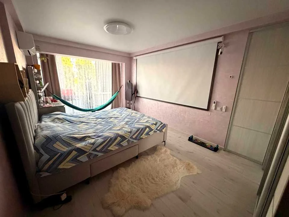 Apartment. Kyiv, Romana Ratushnogo St. (Volgogradskaya)