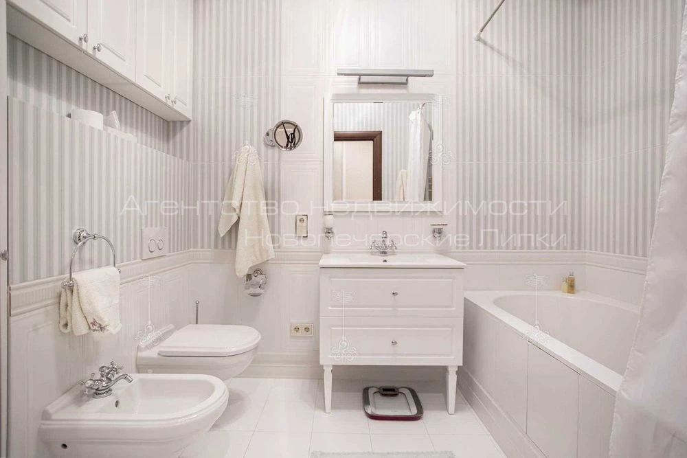 Residential complex Novopecherskie Lipki 3 rooms 115m2 Expensive renovation Verkhoglyad