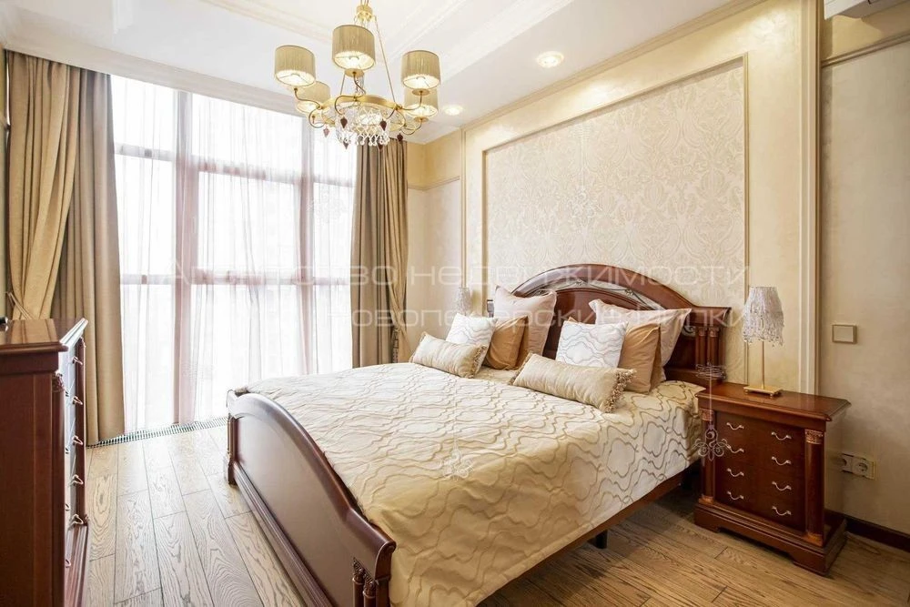 Residential complex Novopecherskie Lipki 3 rooms 115m2 Expensive renovation Verkhoglyad