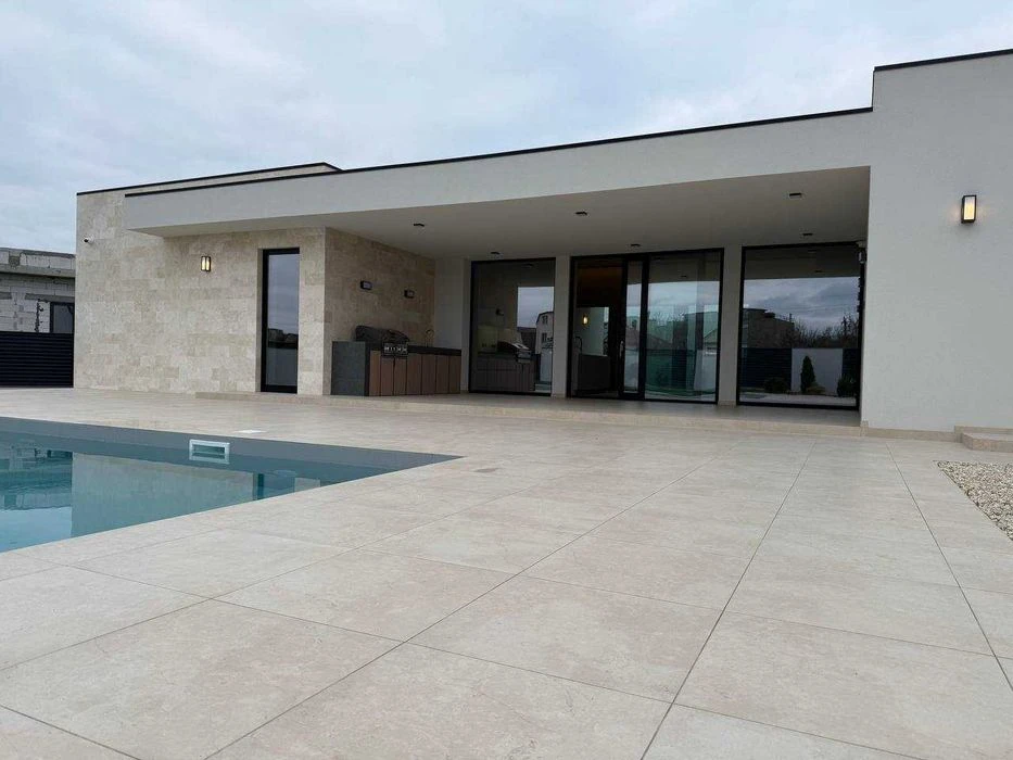 Sale of a stylish one-story house with a swimming pool in Sauvignon.