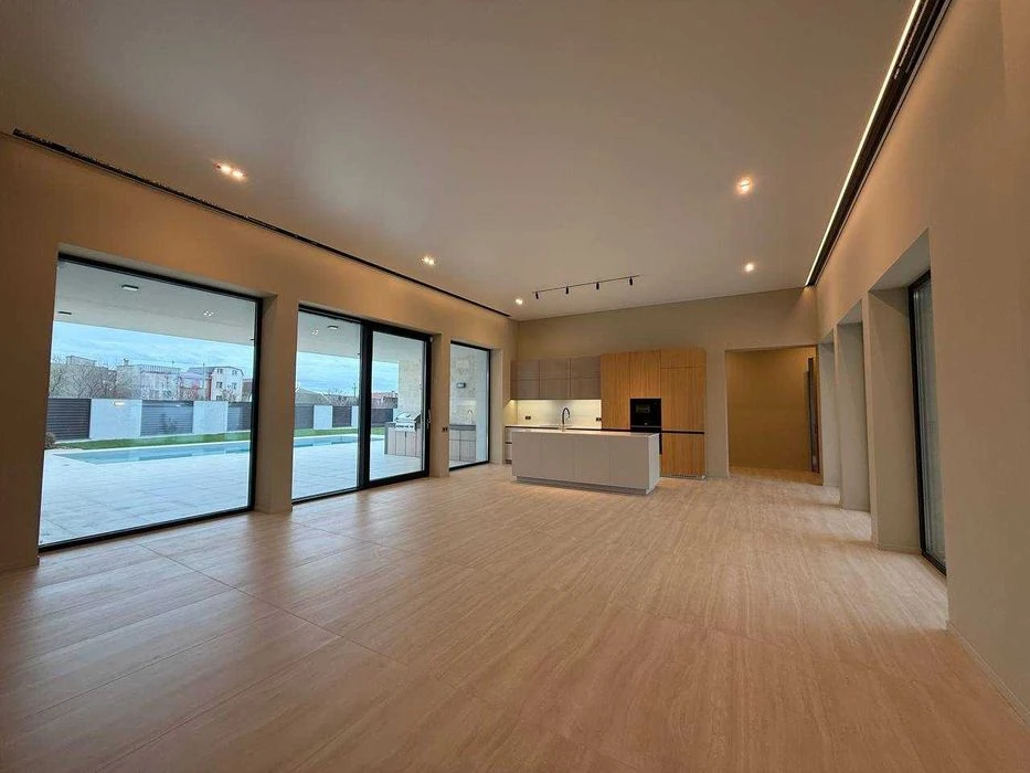 Sale of a stylish one-story house with a swimming pool in Sauvignon.
