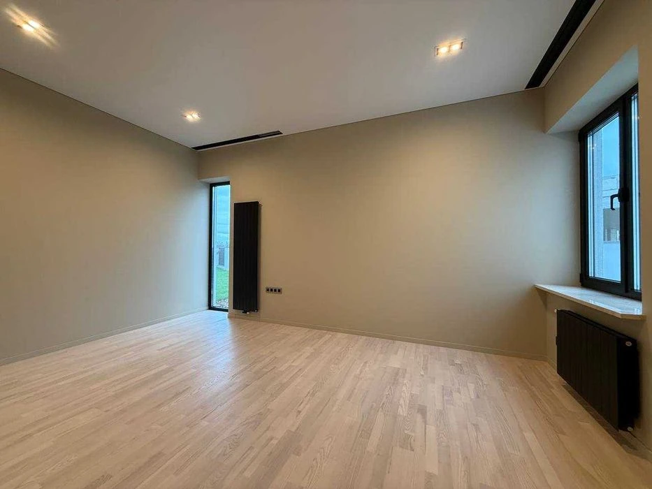 Sale of a stylish one-story house with a swimming pool in Sauvignon.