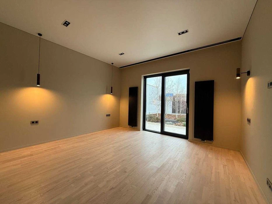 Sale of a stylish one-story house with a swimming pool in Sauvignon.