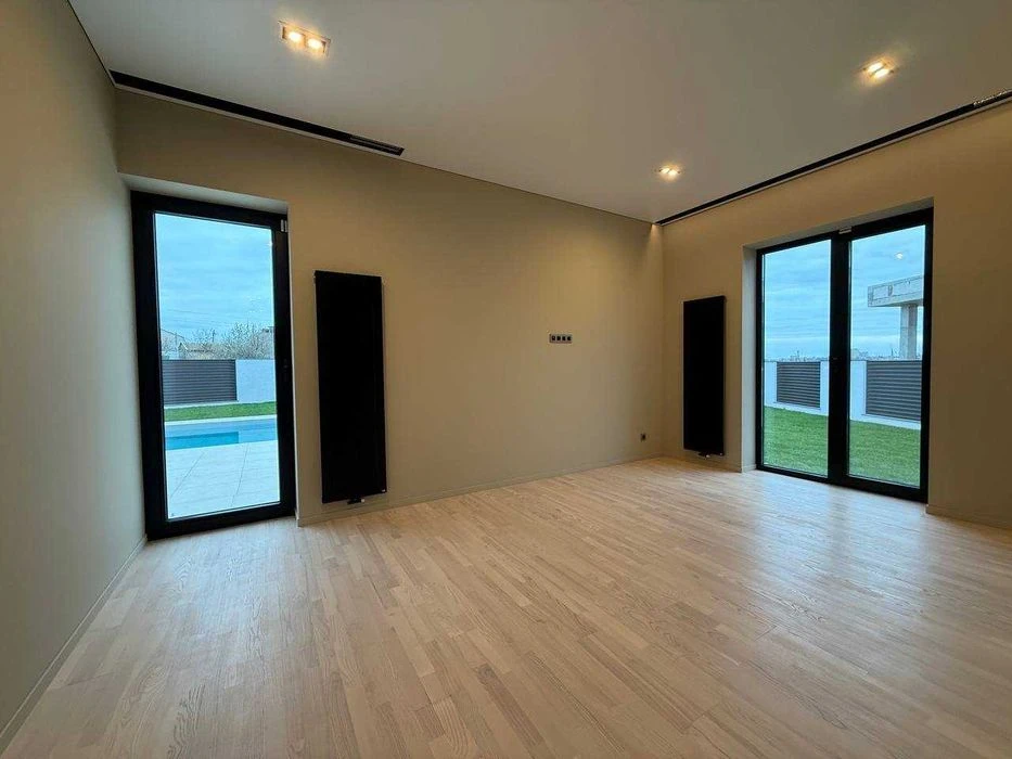 Sale of a stylish one-story house with a swimming pool in Sauvignon.