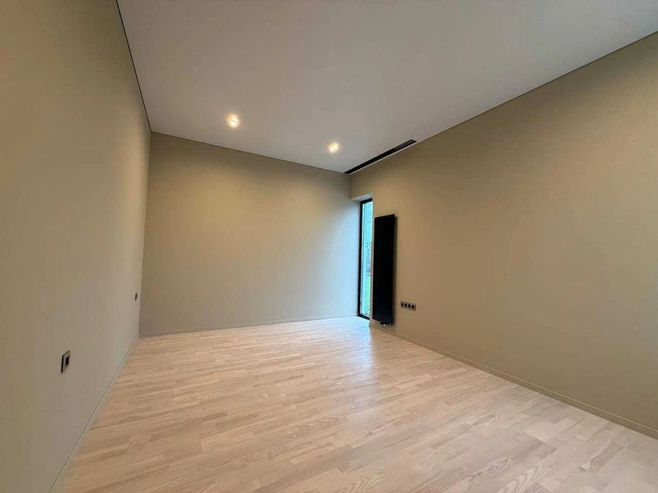 Sale of a stylish one-story house with a swimming pool in Sauvignon.