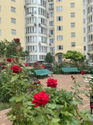 Трехкомнатная с ремонтом на Академической возле парка Победы.