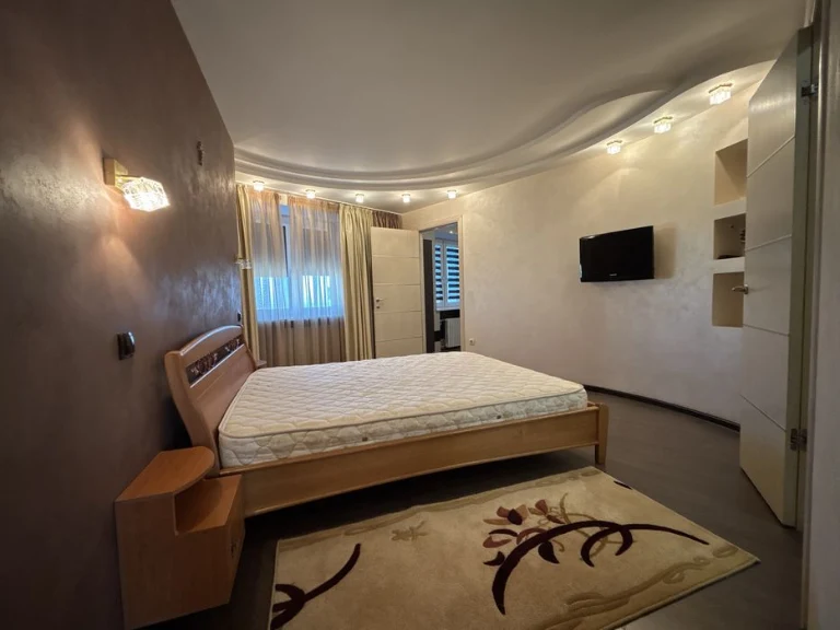 4-х ком кв Пр. Поля( Кирова)+гараж, Газ/Центр/ ремонт, мебель