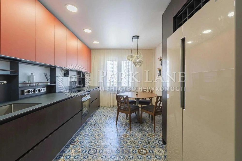 Darnytskyi Bez %% 3k, newly renovated, Urlivska, 36, Akhmatovaya