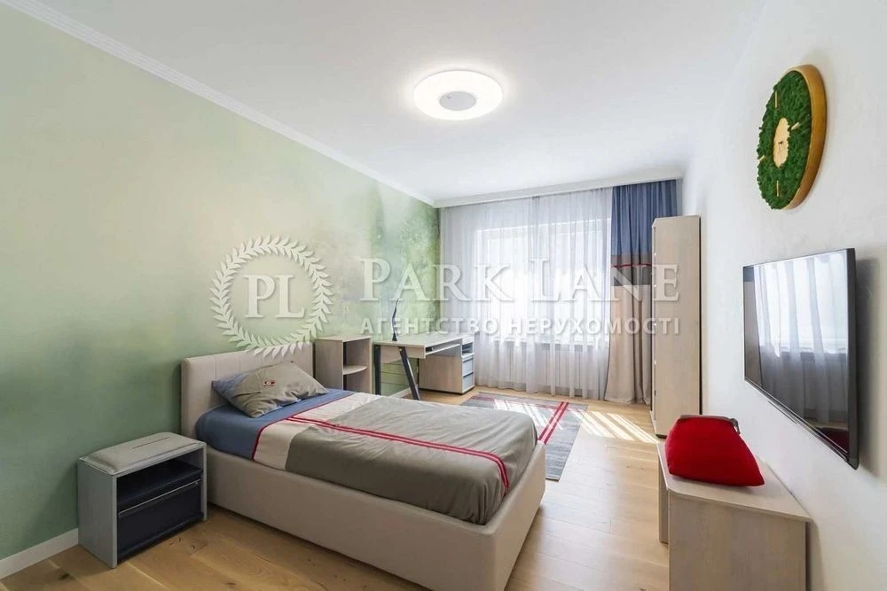 Darnytskyi Bez %% 3k, newly renovated, Urlivska, 36, Akhmatovaya