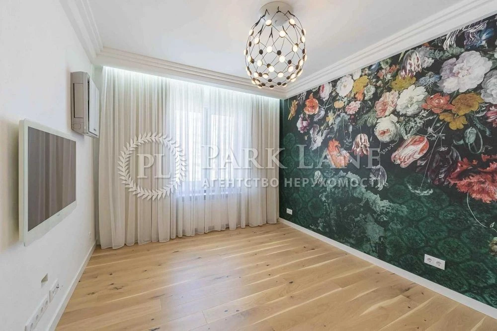 Darnytskyi Bez %% 3k, newly renovated, Urlivska, 36, Akhmatovaya