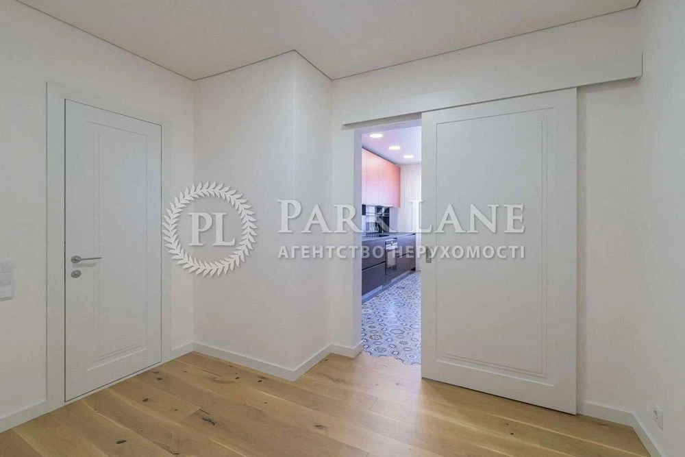 Darnytskyi Bez %% 3k, newly renovated, Urlivska, 36, Akhmatovaya