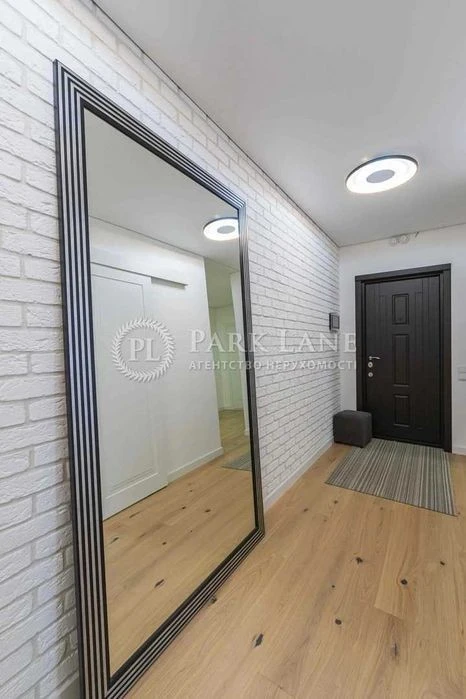 Darnytskyi Bez %% 3k, newly renovated, Urlivska, 36, Akhmatovaya