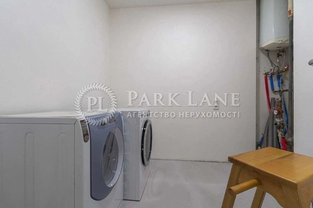 Darnytskyi Bez %% 3k, newly renovated, Urlivska, 36, Akhmatovaya