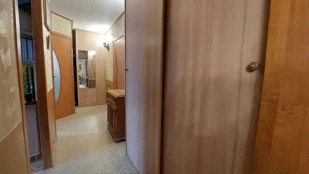 Продается 4-комнатная квартира, ул. Генерала Петрова/ Радост