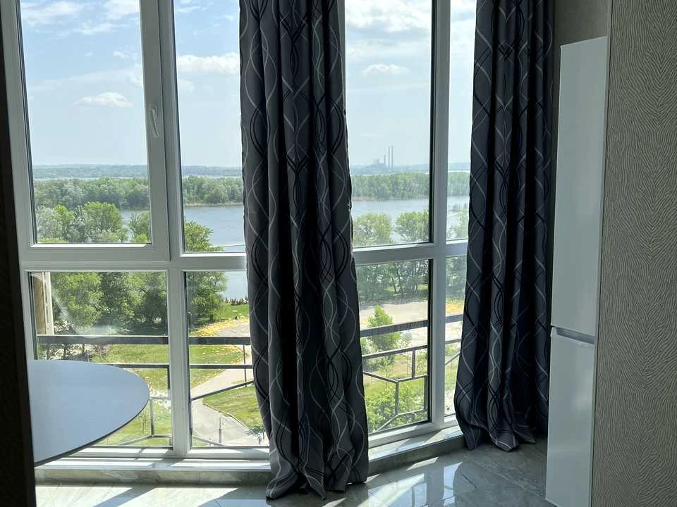 Apartment. Dnipro, Naberezhna Peremohy st.