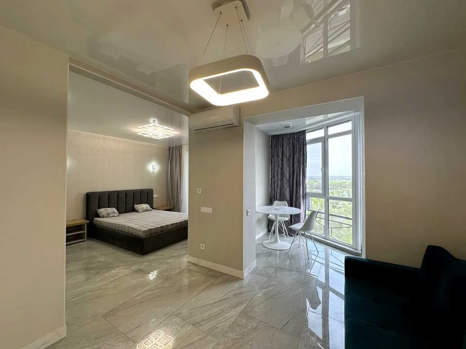 Apartment. Dnipro, Naberezhna Peremohy st.