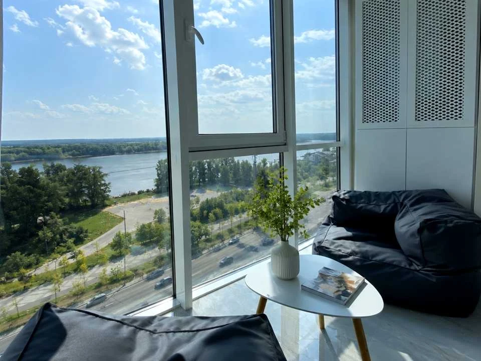 Apartment. Dnipro, Naberezhna Peremohy st.